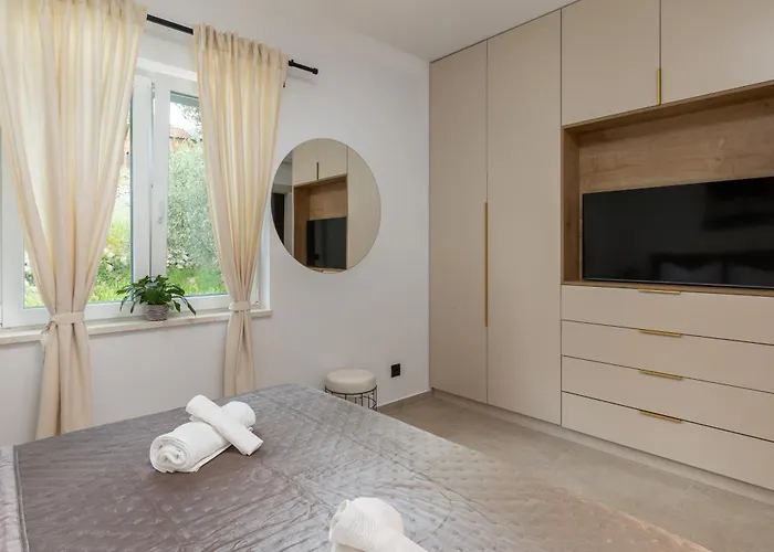 Luxury Blue Moon - New Slano